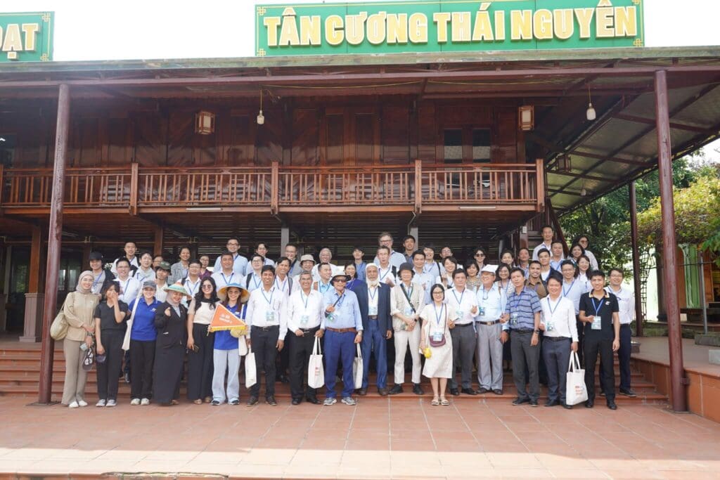 ĐÓN TIẾP ĐOÀN HỘI THẢO QUỐC TẾ KHOA HỌC ĐẤT ĐÔNG VÀ ĐÔNG NAM CHÂU Á