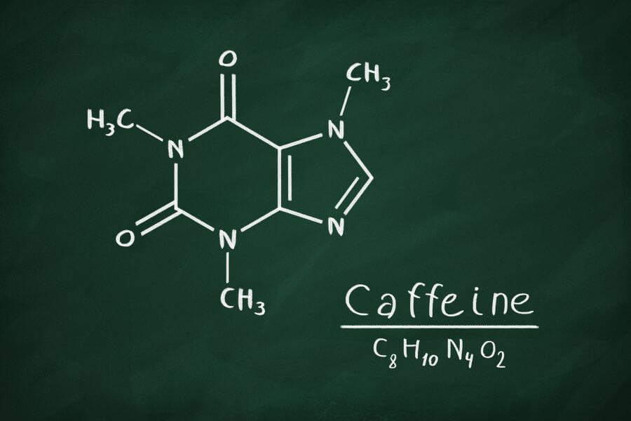 Người nhạy cảm với caffeine không nên uống chè